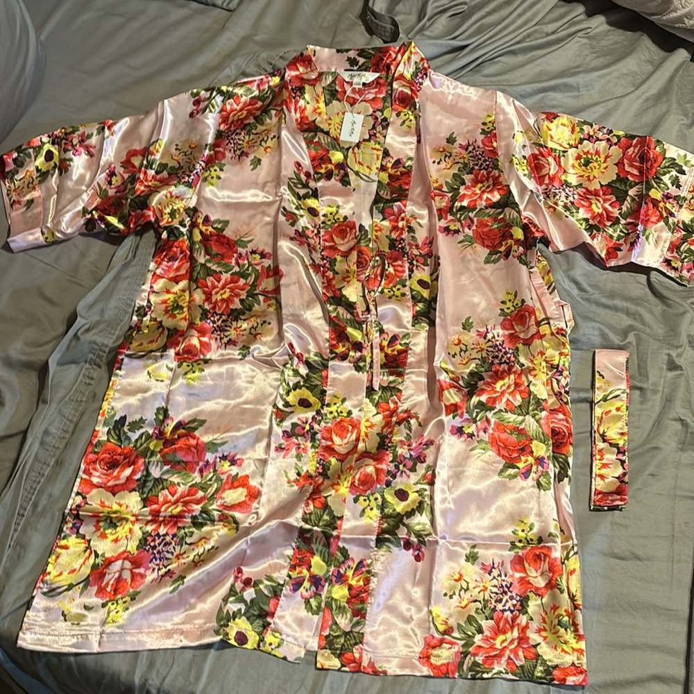 NWT Pink Floral Satin Robe